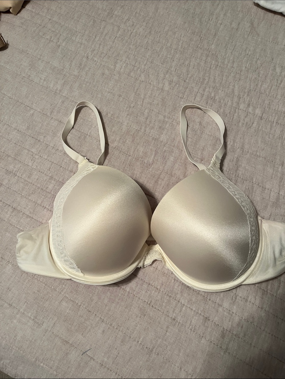 Maidenform Smooth Ivory Everyday T-Shirt Bra with Lace Accents